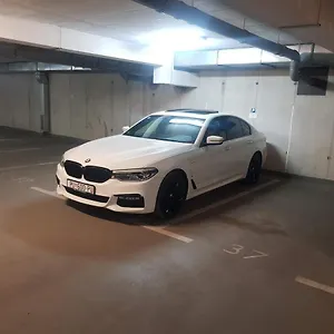 Vip, With Free Garage Parking Apartament